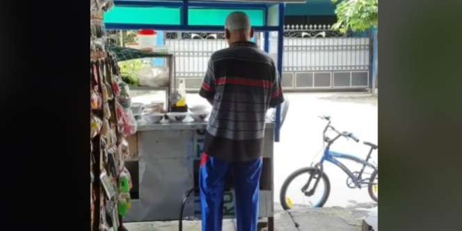 Viral Pasutri Lansia Jual Mi Ayam Harga Murah Banget, Netizen: Hidden Gems, Nih