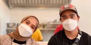Datang ke Acara Lamaran Bersama Kaesang, Penampilan Nadya Arifta Jadi Perhatian