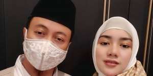 Istri Opick Tombo Ati Hamil Anak Pertama di Usia 2 Tahun Pernikahan