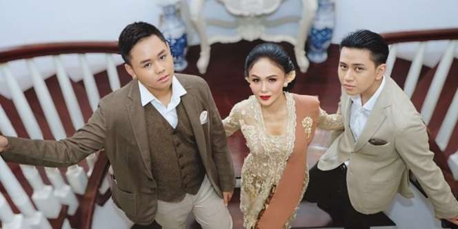 Tumbuh Jadi Remaja, Dua Putra Angkat Yuni Shara Ganteng Banget