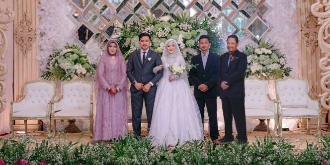 Viral, Kisah Haru Pengantin 'Hadirkan' Almarhum Ayah di Pelaminan