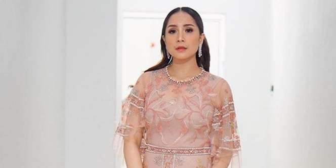 Harga Dress Nagita Slavina saat Kondangan Aurel-Atta Jadi Tebak-Tebakan Netizen