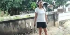 Listrik Mau Diputus, Emak-emak Ancam Petugas Pakai Golok