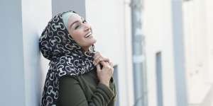 Hijrah, 5 Potret Terbaru Rita Hasan Artis Langganan Antagonis