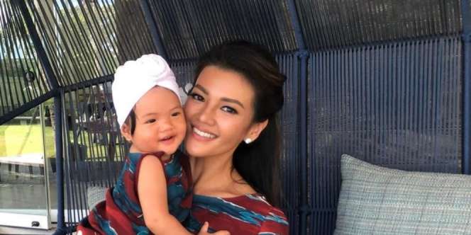 4 Potret Chef Farah Quinn Bareng Putrinya, Cetar Memesona