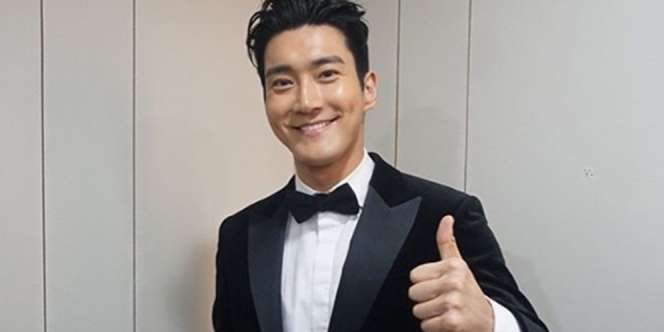 Gaya Siwon Bawakan Lagu Andra And The BackBone 
