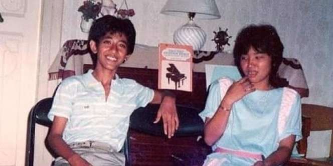 Foto Jadul Pemuda Kunjungi Pacar, Salfok Sama Ekspresi dan Tatapan Ceweknya