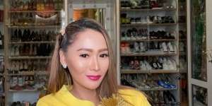 Koleksi Sepatu Inul Mirip Pasar Wonokromo
