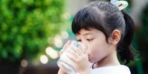 Tips Memenuhi Nutrisi dan Kebutuhan Zat Besi Si Kecil yang Alergi Susu Sapi
