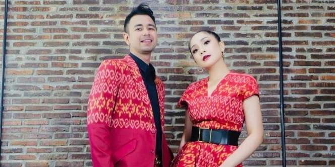 Raffi Ahmad Ziarah ke Makam Ayah, Netizen Salfok Lihat ini