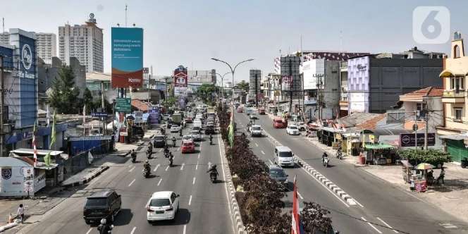 Ada Razia Pas Lampu Merah Menyala, Ekspresi Cemas 2 Remaja Bikin Ngakak