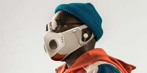 Masker Futuristik: Ada Kipas, Bluetooth, dan Earbud