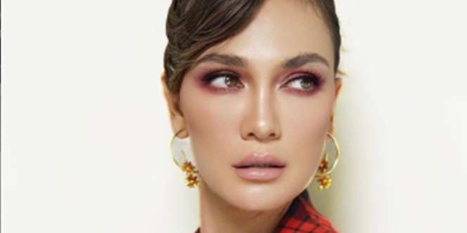 Tampil Mewah dalam Sesi Pemotretan, Harga Outfit Luna Maya Capai Rp81 Juta!