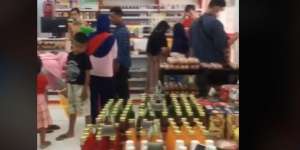 Viral Minimarket Pertama Hadir di Desa, Ramainya Bak di Pasar