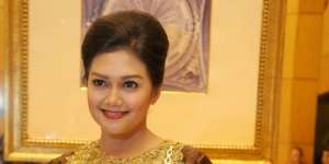 Bella Saphira Pamer Sholat Tarawih, Cantik Pakai Mukena Hitam