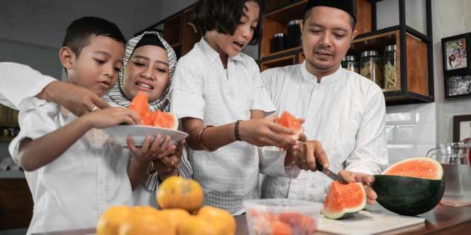 Penting! Ini 4 Vitamin yang Harus Dipenuhi Saat Puasa