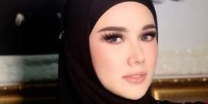 6 Potret Mulan Jameela Bareng Anggota DPR, Gayanya Disorot