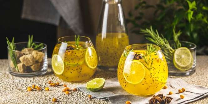 Segarnya Es Jeruk Selasih untuk Sajian Berbuka