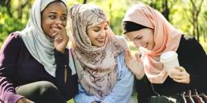 75 Kata-Kata Sahabat Sejati Keren, Singkat, Menyentuh hati & Memotivasi