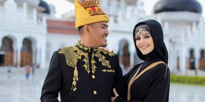 Kisah Tiphaine, Model Prancis Jatuh Cinta Pada Pria Aceh dan Pilih Jadi Mualaf