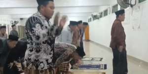 Sholat Tarawih Kilat di Indramayu, 23 Rakaat Selesai Dalam 6 Menit