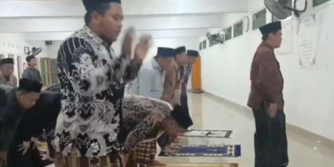 Sholat Tarawih Kilat di Indramayu, 23 Rakaat Selesai Dalam 6 Menit