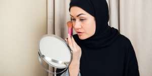 Tips Merias Wajah Kulit Kering, Make Up Jadi Awet Menempel