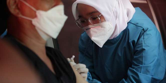 Menkes Budi Minta Daerah Prioritaskan Vaksinasi untuk Lansia