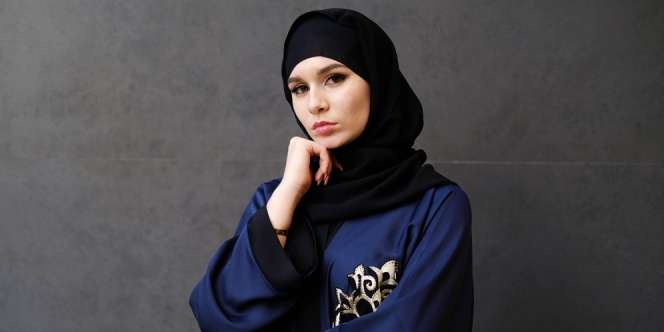 Tampil Gaya saat Ramadan, Simak 4 Inspirasi Mix and Match Kaftan dan Hijab
