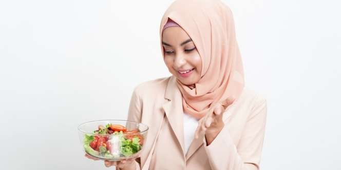 Makan Salad Saja Saat Buka Puasa, Apakah Boleh?