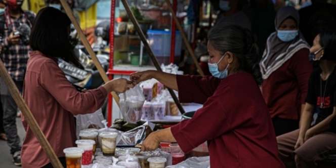 Denyut Pasar Takjil Benhil di Tengah Pandemi