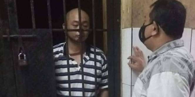 Foto Viral Pelaku Penganiaya Perawat di Palembang, Lesu di Balik Jeruji Besi