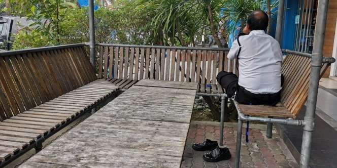 Kisah Menyentuh Satpam Balik Badan Bikin Ramadhan Tambah Adem