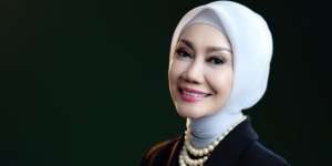 Perjuangan 5 Seleb Melahirkan di Usia 40 Tahunan