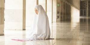 Doa Saat Merasa Lemah Beribadah dan Jadwal Sholat Maghrib 22 April 2021