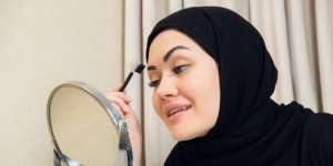 Tutorial Membentuk Alis Hanya dengan Tiga Alat