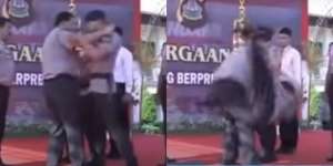 Waduh! Jenderal Polisi Banting Anak Buahnya, Ada Apa?