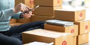 Kemakan Iklan HP Murah di Online Shop, Aksi Bapak Ini Bikin Satu Rumah Ngakak