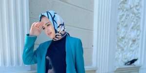 Tampil Dalam Balutan Hijab, Harga Sandal Amanda Manopo Jadi Sorotan