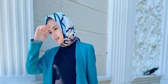 Tampil Dalam Balutan Hijab, Harga Sandal Amanda Manopo Jadi Sorotan