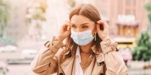 5 Tips Make Up Anti-Luntur saat Pakai Masker