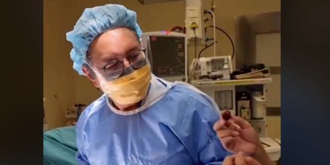 Demi Sang Pasien, Dokter Sedang Operasi Berbuka Puasa Disuapi Perawat