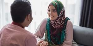 Para Istri, Lakukan 5 Hal Ini Agar Rezeki Suami Berlimpah!