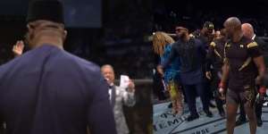 Kamaru Usman Menang KO di UFC, Sosok Berpeci Hitam Khas Indonesia Bikin Salfok