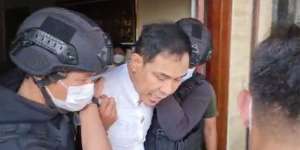 Permintaan Munarman Saat Digelandang, Densus 88: Ngga Usah!