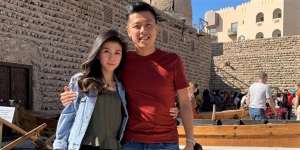 7 Gaya Liburan Novita Condro, Istri Cantik Pilot dan Youtuber Kapten Vincent