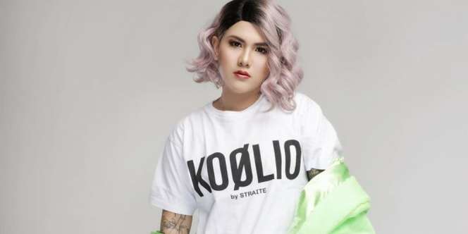 Pamer Foto Seksi Tak Berhijab Saat Ramadan, Evelin Anjani Dicibir