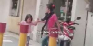 Viral Video Nenek Pukuli Cucu Usai Setor Uang Mengemis