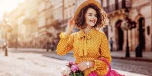 Tampil Lebih Berani dengan 5 Inspirasi Mix and Match Warna Pink dan Kuning