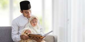 3 Cara Kenalkan Zakat Fitrah ke Buah Hati